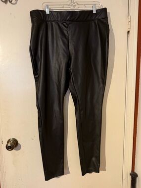 Fashion Nova women’s Black Faux Leather Slim Leg Pants